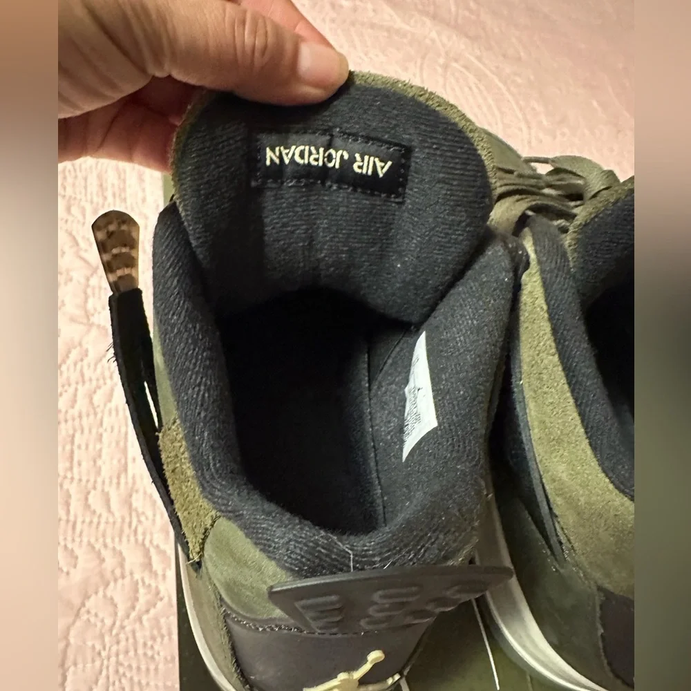 Jordan 4 SE craft medium olive